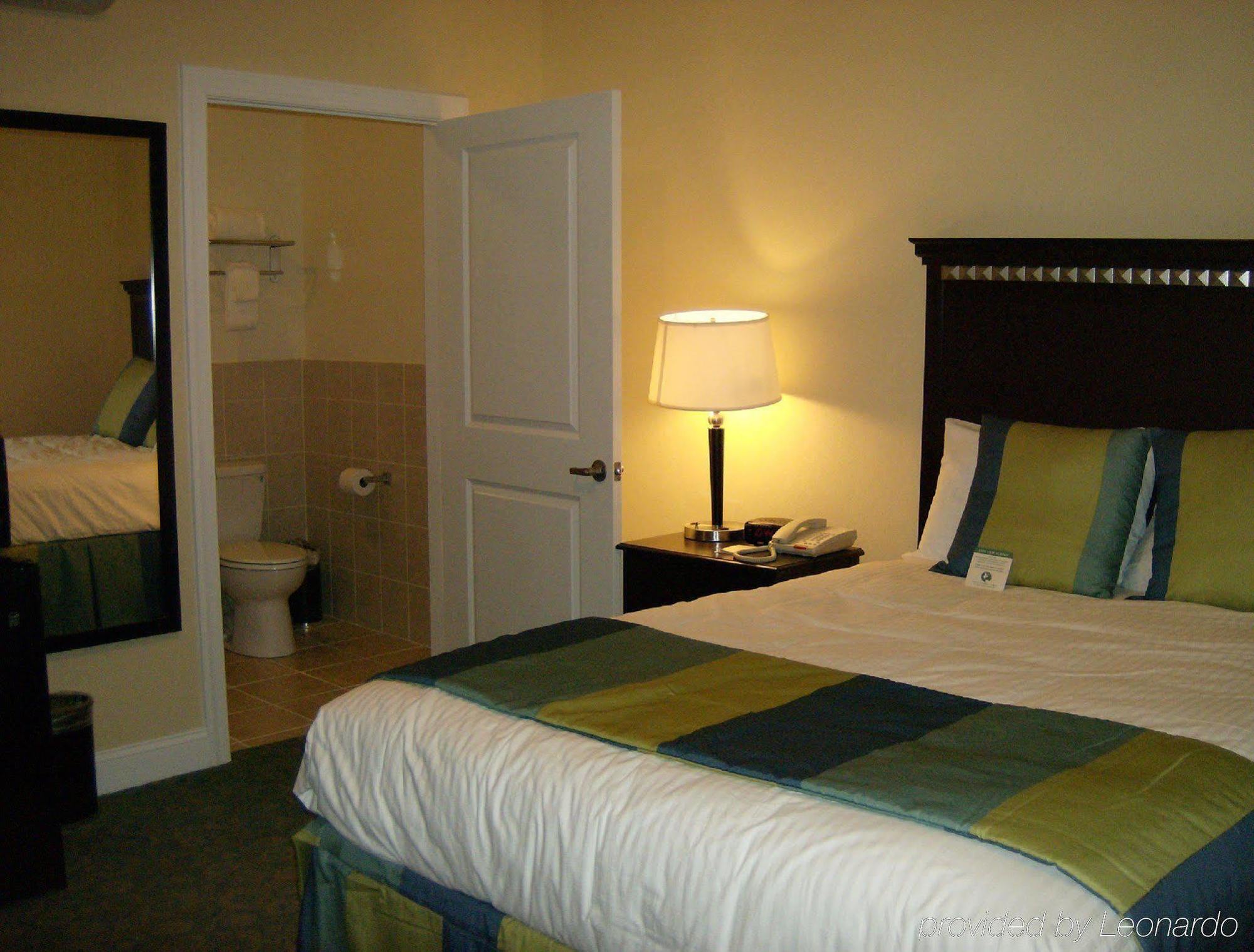19 Atlantic Hotel Virginia Beach Room photo